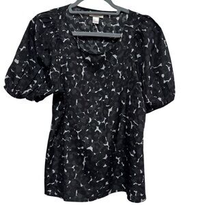 LOFT - Med Petite top - black / Grey / white print - like new